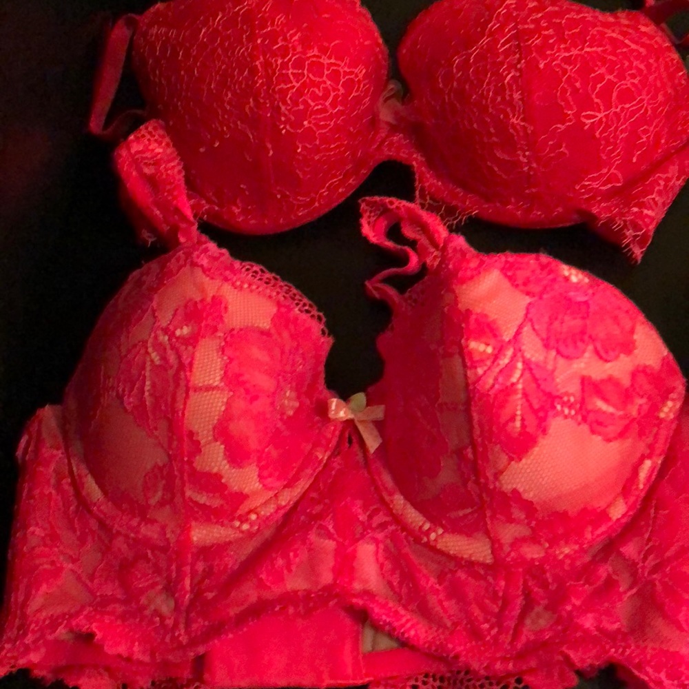 4 Victoria Secret 32C bras
